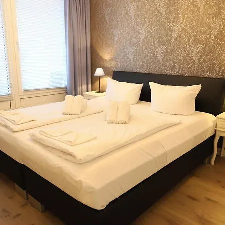 Im Zentrum Von Gelegene Mit Westbalkon Und Schoenem Ausblick *