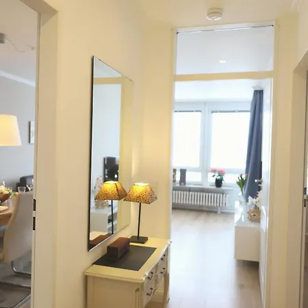 Im Zentrum Von Gelegene Mit Westbalkon Und Schoenem Ausblick Appartement *