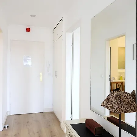 Im Zentrum Von Gelegene Mit Westbalkon Und Schoenem Ausblick Apartament